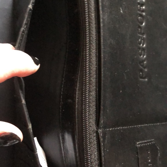 Passport case - Picture 7 of 11